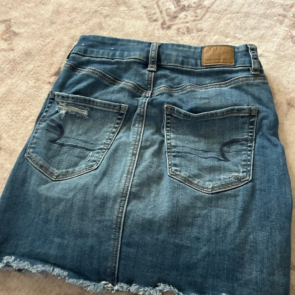 American Eagle Curvy Hi-Rise Distressed Denim‎ Mini Skirt Size 0 Super Stretch